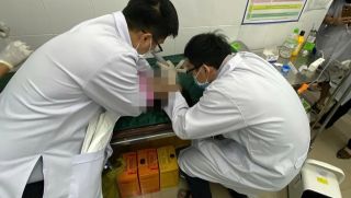 Vụ bé gái 3 tuổi tử vong sau bữa ăn tại nhà trẻ ở TP.HCM: 70 phút giành lại bé từ tử thần nhưng bất thành