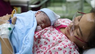 Bỏ quy định ‘mỗi vợ chồng có 1 đến 2 con’, Luật Dân số mở lối mới cho quyền sinh con và bài toán dân số dài hạn