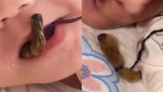 Phẫn nộ cảnh người mẹ cho trẻ sơ sinh ngậm ‘tay khỉ khô’ đầy lông để ngừa bệnh