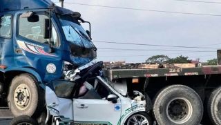 Tai nạn liên hoàn 7 phương tiện trên QL5 khiến xe con bị ‘vò nát’: Tài xế container đối mặt với hình phạt nào?