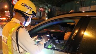 CSGT siết chặt kiểm tra đêm Noel: Hơn 1.500 tài xế ‘dính’ nồng độ cồn, nhiều trường hợp chưa đủ 18 tuổi