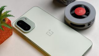 OnePlus ra mắt vua gaming giá rẻ có màn 165Hz ăn đứt Galaxy S25 Ultra, iPhone 17 Pro Max