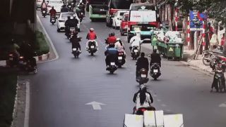 Hà Nội công bố danh sách phạt nguội qua camera AI: Chủ xe vi phạm vượt đèn đỏ, không đội mũ bị xử lý nghiêm