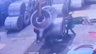 Khoảnh khắc bất cẩn tại nhà máy TPHCM khiến công nhân tử vong thương tâm: Hiện trường ám ảnh!