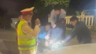 Trúng màn kịch ‘cho đi nhờ xe’ của gã đàn ông ở Thanh Hóa, người phụ nữ bị cướp sạch tiền vàng