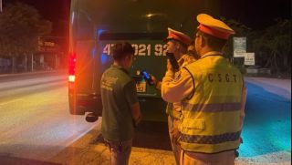 Danh tính tài xế xe khách thản nhiên lái xe chở 22 người sau khi uống rượu vừa bị xử phạt cực 'căng'