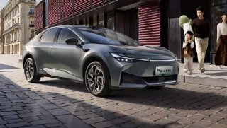 Sedan điện mới của Toyota ra mắt: Giá chỉ 412 triệu đồng, pin hơn 600 km, công nghệ dày đặc