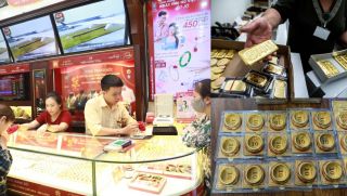 Giá vàng chốt phiên 7/1 biến động khó lường: Thế giới hạ nhiệt, vàng SJC và vàng nhẫn vẫn neo cao kỷ lục