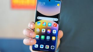 Đây là chiến thần tầm trung có bộ nhớ 512GB rẻ nhất Việt Nam, có màn cong, camera ăn đứt iPhone 17