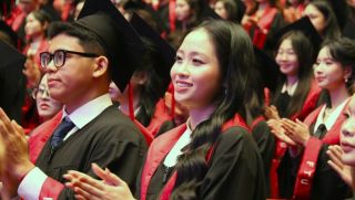 Một trường đại học gây ‘choáng’ dịp Tết: Sinh viên đồng loạt nhận lì xì tiền mặt, con số khiến ai cũng bất ngờ