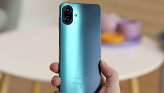 Đây là smartphone có màn 90Hz rẻ nhất Việt Nam, thiết kế như iPhone 17, đủ cân tốt đa tác vụ