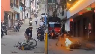 Camera ghi lại cảnh người phụ nữ ‘hóa điên’ khi phát hiện chồng ngoại tình, đốt xe máy cháy ngùn ngụt