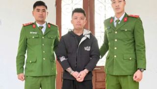 Cái kết 'đắng ngắt' cho gã thanh niên uống rượu say rồi vượt rào gây náo loạn trụ sở công an