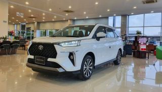 Toyota Veloz Cross tung ưu đãi khủng giảm giá lăn bánh cuối tháng 1/2026, hạ gục Mitsubishi Xpander