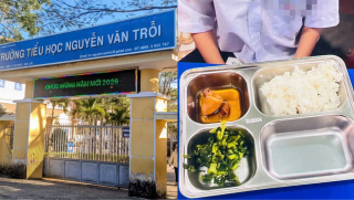 Xôn xao hình ảnh suất ăn bán trú ‘chỉ một miếng thịt’, nhà trường giải thích sao?