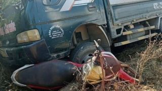 Hiện trường tang thương vụ xe tải 'tự trôi' trên đường liên xã khiến một cháu bé tử vong thương tâm