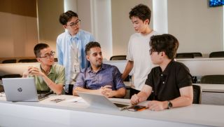 Vingroup ‘chơi lớn’ đào tạo 20.000 nhân tài AI: Học miễn phí, nhận 8 triệu/tháng