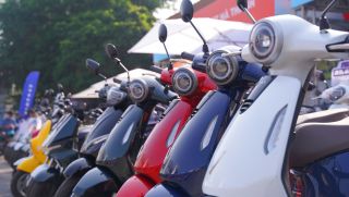 Chuỗi sự kiện ‘Đổi xăng lấy điện’ trở lại, khách hàng háo hức đợi ‘chốt kèo’ xe điện VinFast