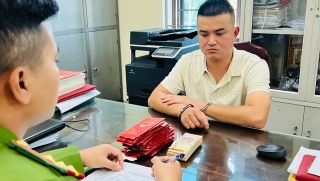 Danh tính nam thanh niên trộm tiền của đoàn thiện nguyện đang trao quà cho học sinh