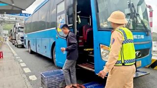 Nhồi nhét khách trên cao tốc Cam Lâm – Nha Trang, xe giường nằm lĩnh án phạt nặng 