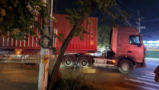Hiện trường ám ảnh vụ xe đạp điện tông container, 1 người chết tại chỗ ở TPHCM