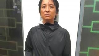 Ghen mù quáng, người đàn ông rút xăng từ xe máy tưới lên người vợ 'hờ' rồi bật lửa định thiêu sống