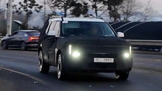 Hyundai Santa Fe facelift lộ diện: Đuôi xe bị chê nay được 'đập đi làm lại'