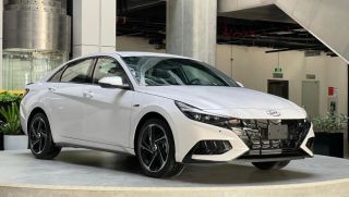 ‘Chơi tất tay’ với Mazda3 và Kia K3, Hyundai Elantra giảm giá lăn bánh ‘rẻ như cho’ đầu tháng 2/2026