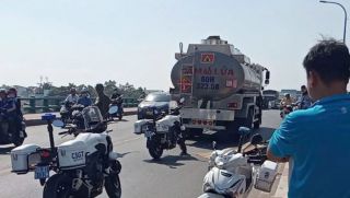 Hiện trường vụ xe bồn cán tử vong người phụ nữ tại cầu Phú Xuân ở TPHCM, lỗi thuộc về ai?