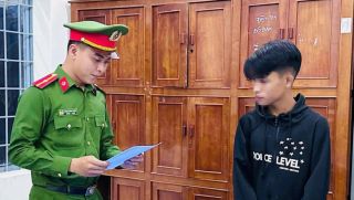 Đi trộm gà bị phát hiện, thanh niên cầm dao chém gục chủ nhà, lộ tuổi đời của 2 kẻ máu lạnh