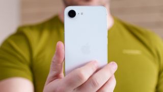 Có tin vui từ Apple về chiếc iPhone giá rẻ chấn động ra mắt sau Tết, đe nẹt Galaxy S25 Ultra