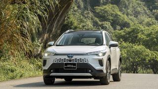 Giá lăn bánh Toyota Corolla Cross cập nhật đầu tháng 2/2026 siêu rẻ, đẩy Kia Seltos vào 'thế khó'