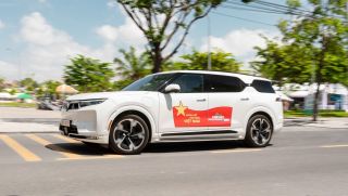 Giá từ 1,499 tỷ, sạc miễn phí 3 năm, trả trước 0 đồng: Lý do nhiều gia đình chốt VF 9 dịp cận Tết