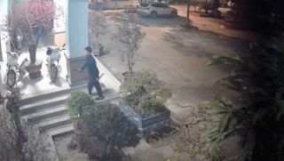 Bắc Ninh: Sau khi uống rượu say, một thanh niên cầm hung khí trèo vào trụ sở công an 'làm loạn'