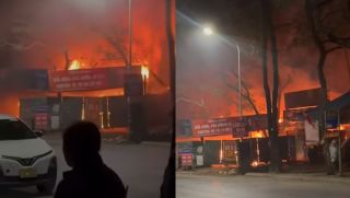 Hiện trường cháy cơ sở sửa xe máy trong đêm mùng 2 Tết ở Hà Nội, thống kê thiệt hại? 