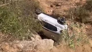 Hiện trường ô tô lao xuống vực sâu 4m, nhân chứng tiết lộ tình trạng 3 nạn nhận trong xe 