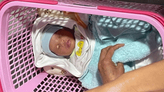 Tình trạng đáng thương của bé sơ sinh bị bỏ gần bãi rác, xuất hiện chi tiết xót xa về gia đình bé