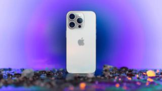 Tiết lộ lý do khiến Apple khai tử iPhone bằng Titan chỉ sau 2 năm với iPhone 15 Pro và iPhone 16 Pro