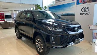 Giá lăn bánh Toyota Fortuner cuối tháng 2/2026 giảm cực sốc, quyết ‘chơi tất tay’ với Ford Everest
