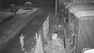 Đồng Tháp: Con trai khóc van xin bố đừng ‘xử lý’ mẹ nhưng bất thành, hé lộ nguồn cơn ra tay?