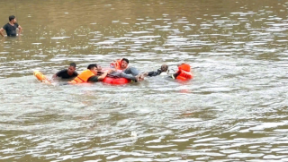 Gia đình nhận thi thể hai mẹ con tại khu vực đập nước ở Bắc Ninh, hé lộ lý do tử vong ban đầu?