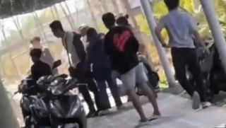 Cà Mau: Ném gạch đá lẫn nhau do mâu thuẫn thanh toán tiền, một cháu bé 11 tuổi bị thương nặng