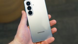 So sánh Galaxy S26 vs Galaxy S25: Có đáng nâng cấp với giá chênh lệch cả chục triệu đồng?