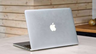 Apple sắp tạo “cú sốc” mới cho laptop: MacBook cảm ứng kèm Dynamic Island lần đầu lộ diện