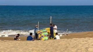Hiện trường bé trai 13 tuổi đuối nước tử vong khi đi tắm biển cùng bạn, xác định danh tính