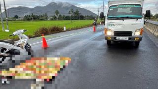 Xe tải va chạm mạnh với người đi bộ trên Quốc lộ 1: Nạn nhân tử vong tại chỗ, nằm giữa làn đường