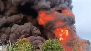 Tin nóng vụ một nhà kho ở TP.HCM xảy ra 2 vụ cháy nghiêm trọng, ảnh hưởng một nhà dân liền kề