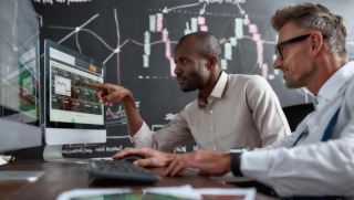 VN30 ‘bốc hơi’ 51 điểm, khối ngoại vẫn rót hàng trăm tỷ gom cổ phiếu