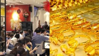Diễn biến giá vàng 2/3 đồng loạt đi lên, thực trạng tại các cửa hàng vàng xuất hiện thêm dịch vụ cho người mua 