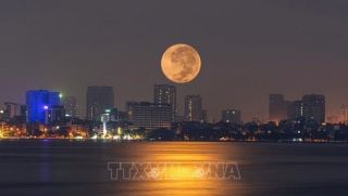 Từ Hà Nội đến TP.HCM đều có thể chiêm ngưỡng 'trăng máu' tối 3/3: Chi tiết thời gian và địa điểm!